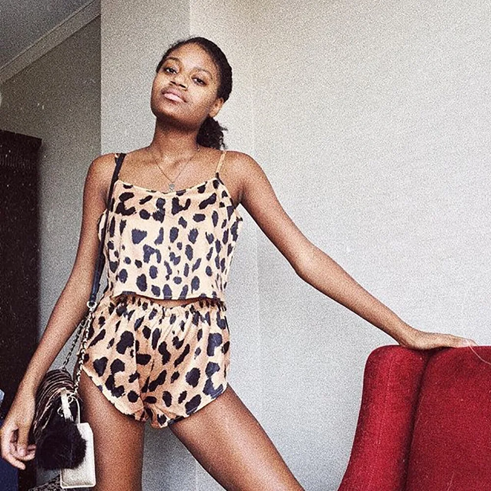 

Женский богемный комплект из двух предметов BKLD, топ без рукавов с V-образным вырезом и шорты с леопардовым принтом, Клубная одежда, лето 2019