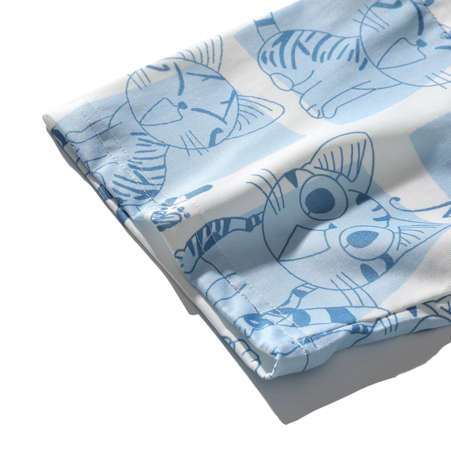 

In the summer of 2021, the popular LOGO loose short sleeve cartoon cat print T-shirt for men and women, couples T-shirt