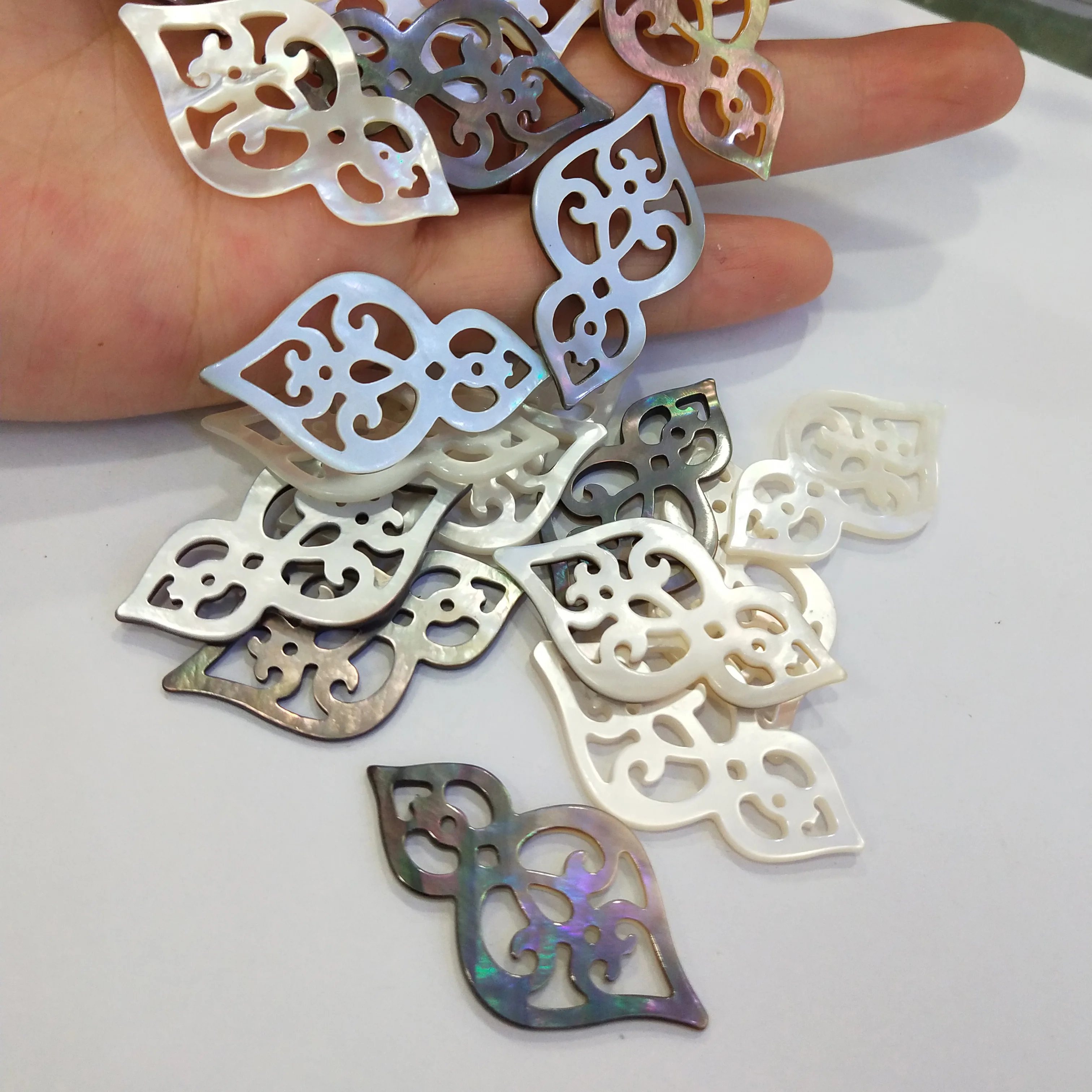 

1Pcs Sculpture Leaf-shaped Shell Loose Beads Charms For Jewelry Making DIY Necklace Bracelet Anklet Earrings accessory