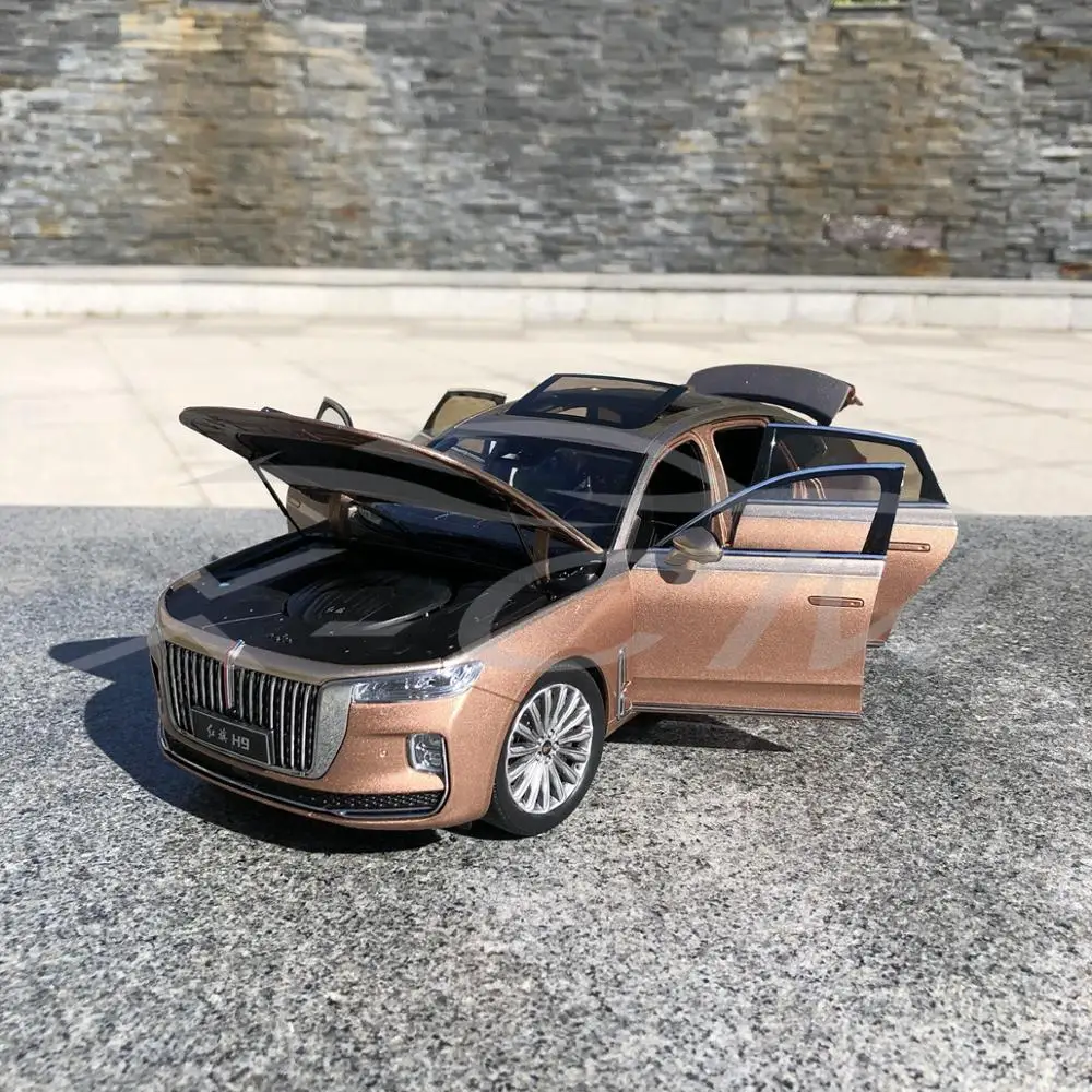 Литая модель автомобиля Hongqi H9 1:18 (коричневый/золотой) + небольшой подарок! |