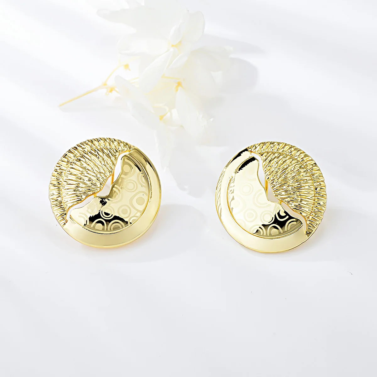 

Viennois Round Stud Earrings Dubai Gold Earrings Women Jewelry Earrings Exquisite Bridal Wedding Gifts Party African Jewelry
