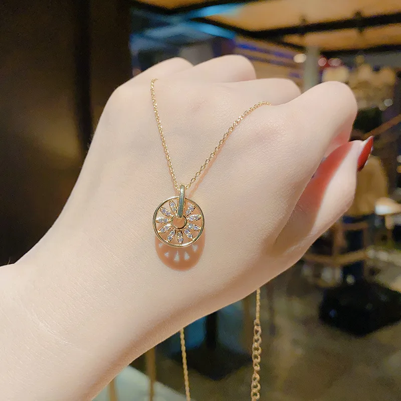 

Fashion Pink Zircon Rotary Pendant Women New Simple Titanium Steel Temperament Star Ring Design Sense Clavicle Chain Wholesale