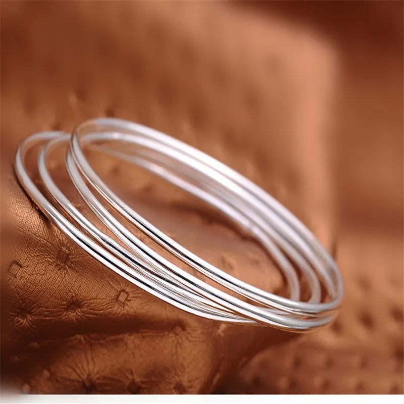 Простой браслет женский тонкий круглые в полоску можно комбинировать