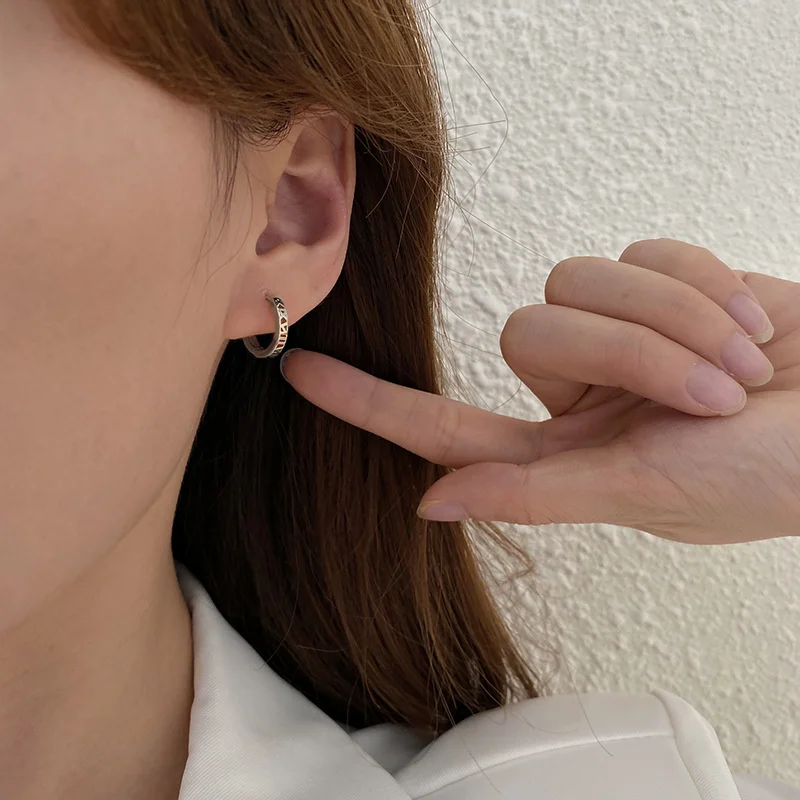 

Vintage Tiny Hoop Earrings For Women Stainless Steel Hollow Out Roman Numerals Punk Gold Cute Earring Jewelry Accessories Gift