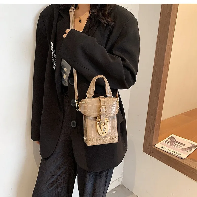 

High-quality ladies handbags2020autumn and winter new fashion all-match one-shoulder messenger small square bag mobile phone bag