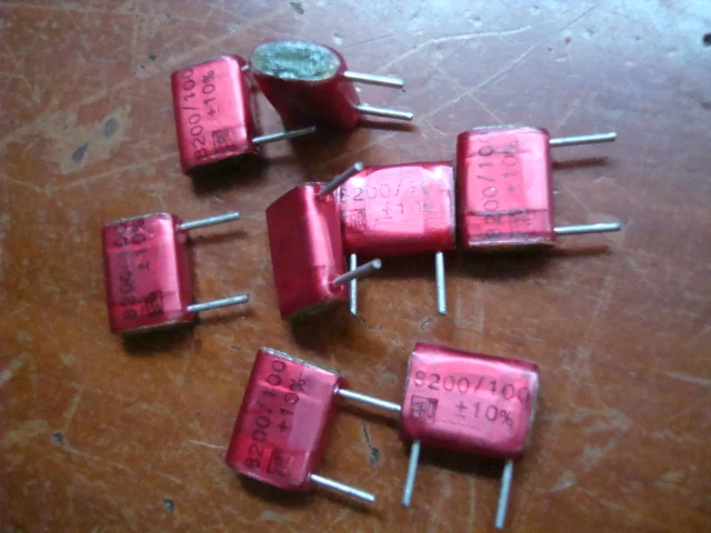 

Original new 100% 100V 0.0082UF 8200PF 822 3.5*7*10mm fever coupled poleless capacitor P=8MM (Inductor)