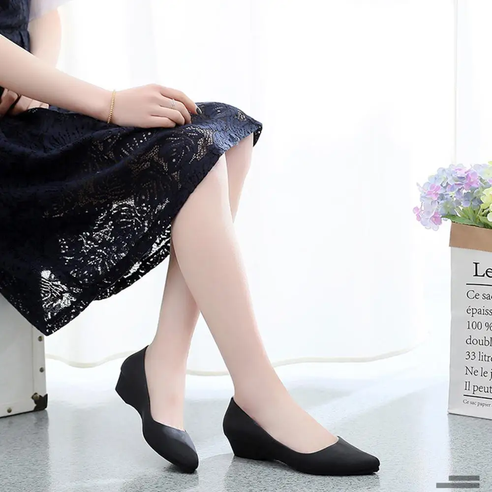 Женские сандалии с острым носком простые водонепроницаемые на танкетке