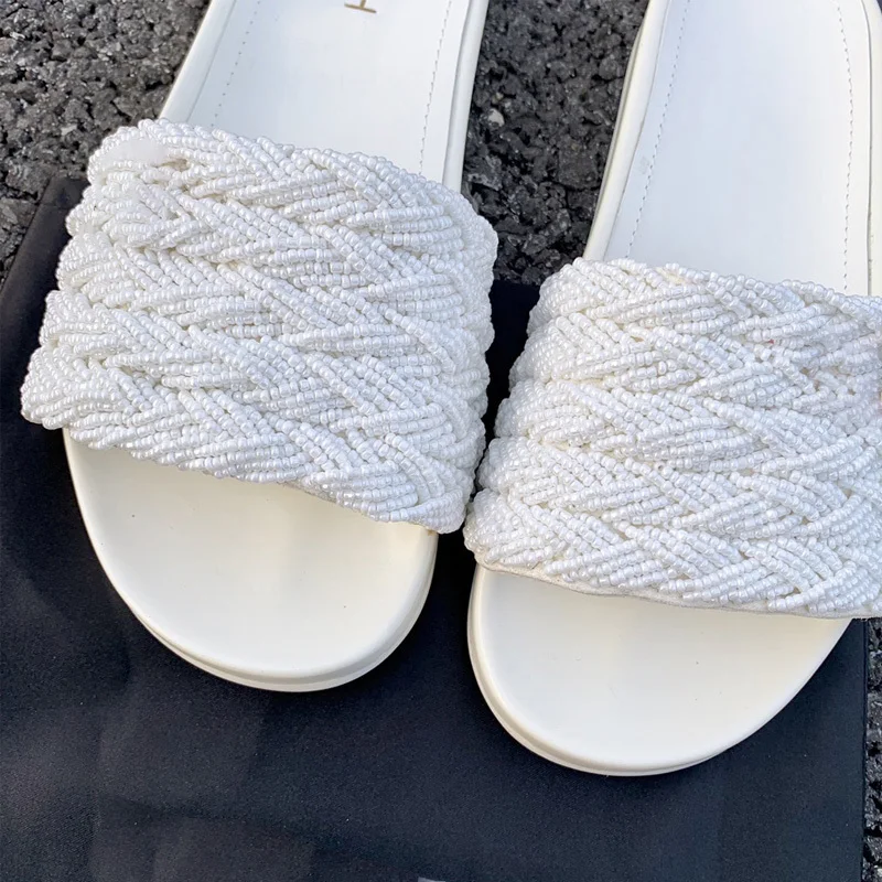 

2021 New Slides Flat Heel Bottom Slippers Women White Platform Luxury Shoes Sweet Pearl String Bead Sandals Female Brand Shoes