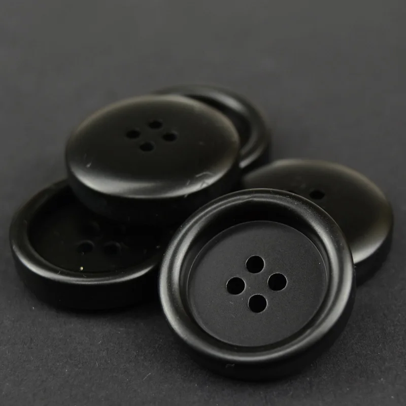 

Пуговицы из смолы 18-30 мм, черные пуговицы в форме чаши с четырьмя отверстиями, пуговицы для женского шерстяного пальто, пуговицы для одежды, ...