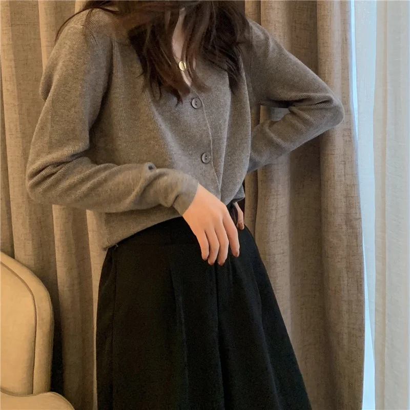 Женский трикотажный кардиган с V-образным вырезом и длинным рукавом |