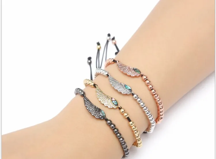 

Женский плетеный браслет золотого и серебряного цвета с микрозакрепкой фианитами