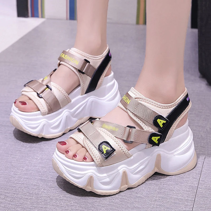 

Лоскутная сетчатая обувь на платформе с крючком и петлей, полые женские повседневные пляжные туфли на танкетке, увеличивающие рост, римские...