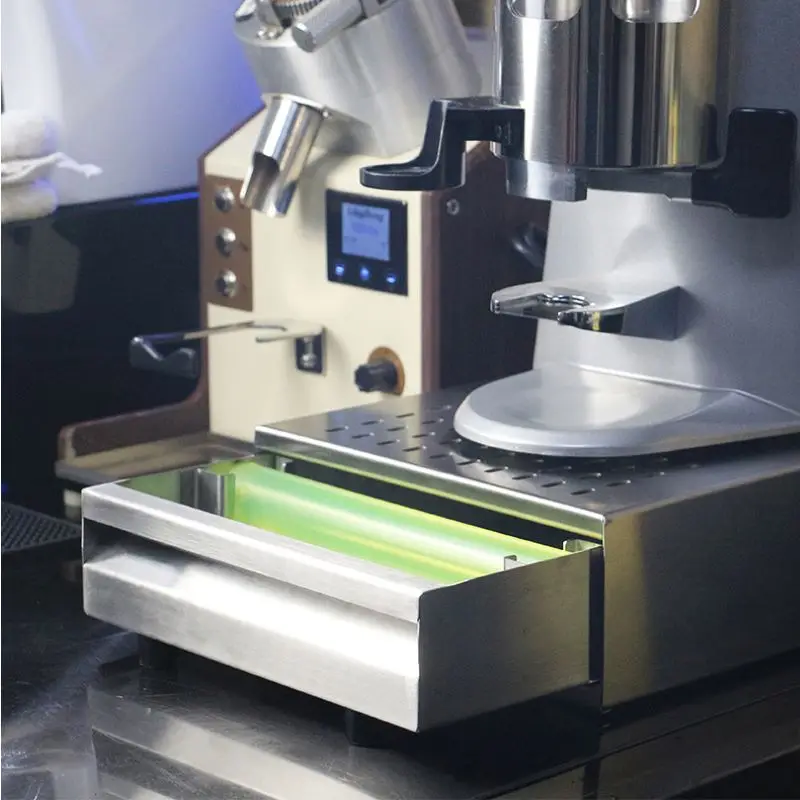 

Kitchen,Dining & Bar