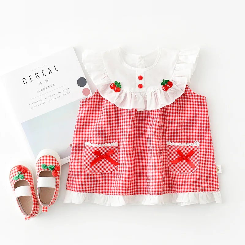 Одежда для маленьких девочек Летние комбинезоны с вышивкой клубники Одинаковая