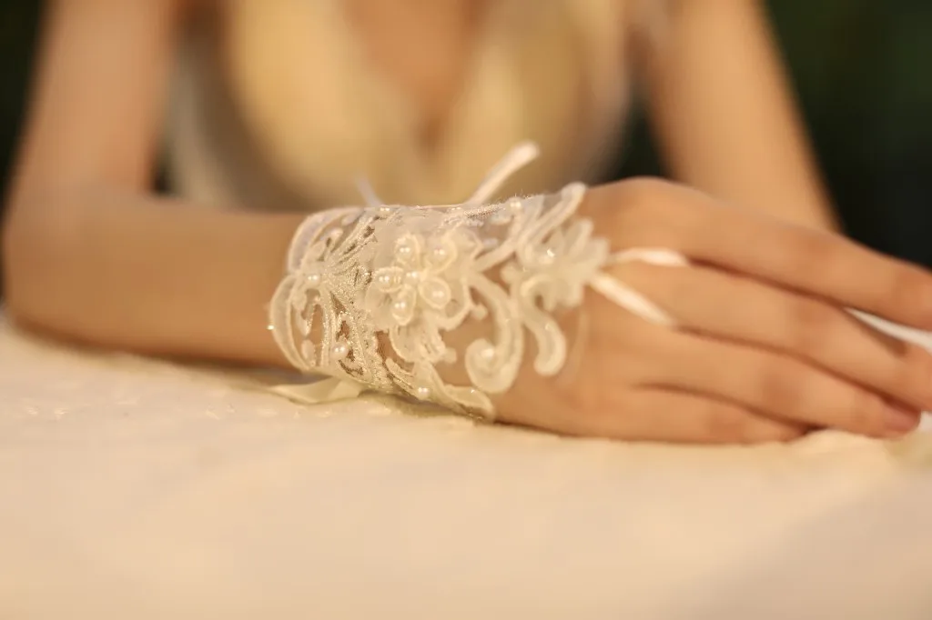 Свадебные перчатки цвета слоновой кости/белого новинка 2019 кружевные свадебные