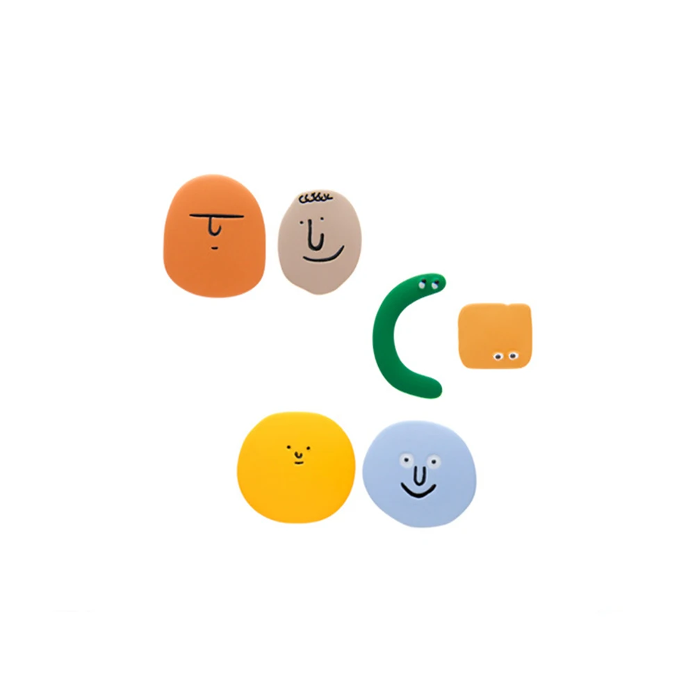 Милые разноцветные асимметричные серьги с геометрическим рисунком смайлика