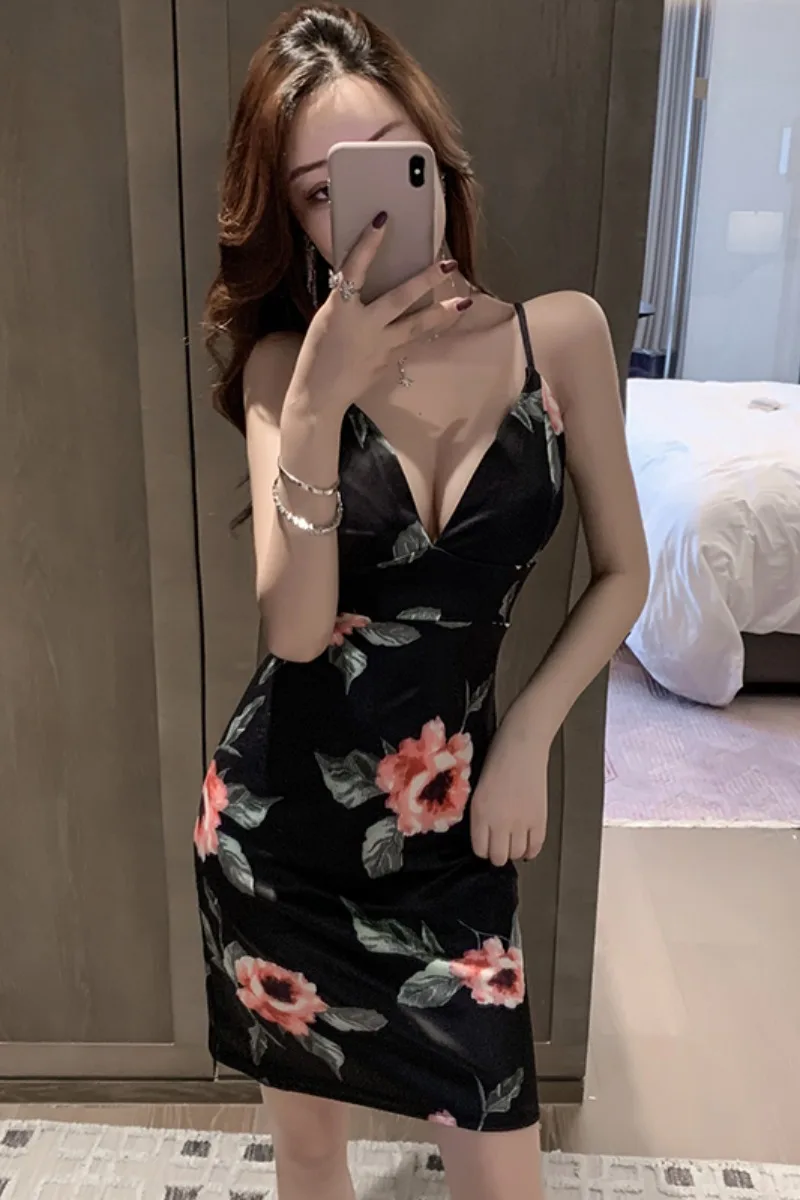 

Nightclub women 2020 summer new suspenders V-neck low-cut slim color sexy dress Sleeveless Office Lady Sheath