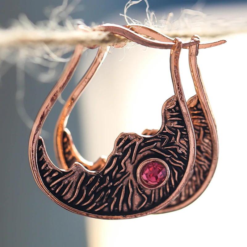 

Fashion Bronze Gold Color Wine Red Zircon Earrings Retro Charm U Shape Irregular Creative Ladies Ornament P5P806