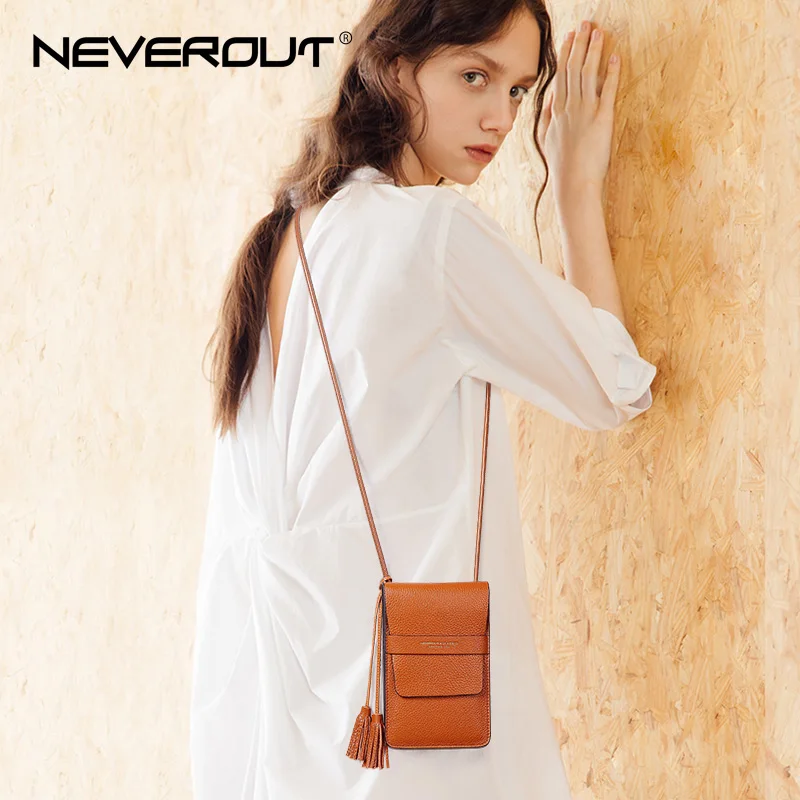 Женская сумка мессенджер NEVEROUT из мягкой натуральной кожи с кисточками 3
