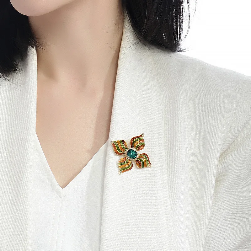 Женская Винтажная брошь в виде цветка покрытая кристаллами |