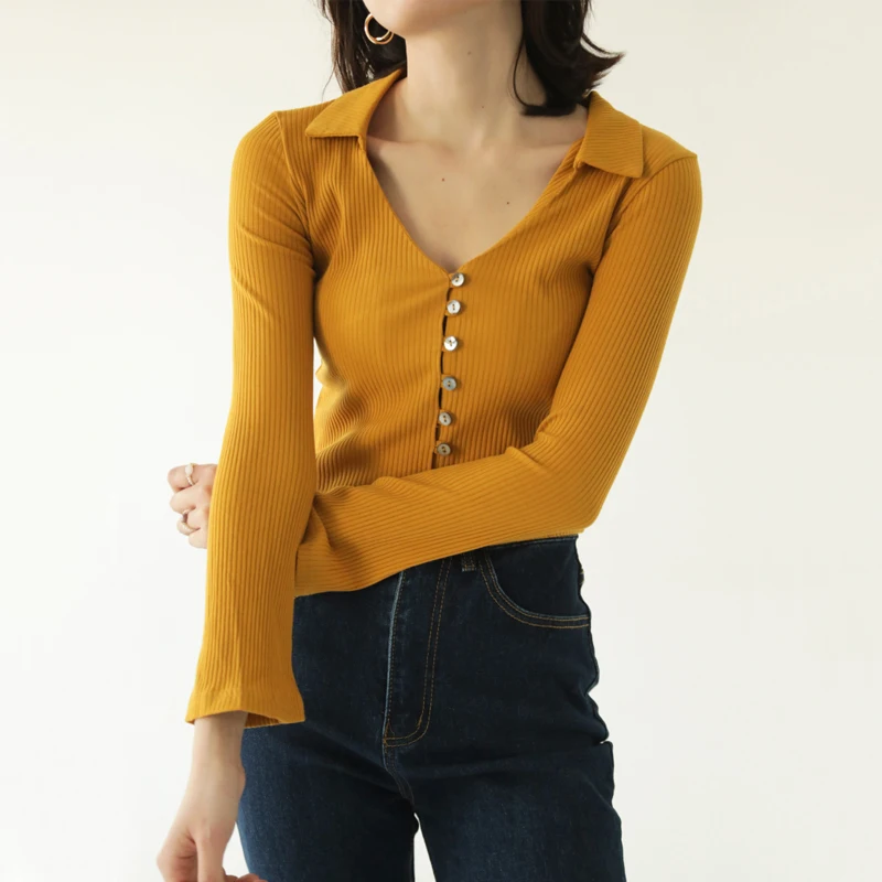 Женский топ в рубчик с воротником на пуговицах и небольшим Расклешенным рукавом