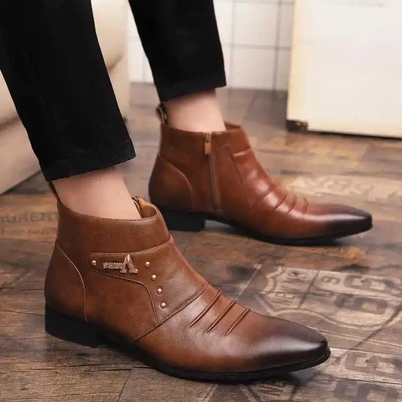 

Men's Solid Color Cowhide Leather Gradient Metal Decoration Pointed Toe Low-heel Side Zipper Fashion Casual Short Boots 4KD062