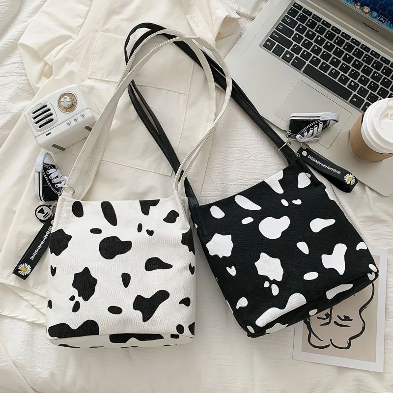 

Милые Мультяшные сумки на плечо в японском стиле для женщин, холщовые повседневные сумки-тоуты с коровьим принтом, летние модные женские до...
