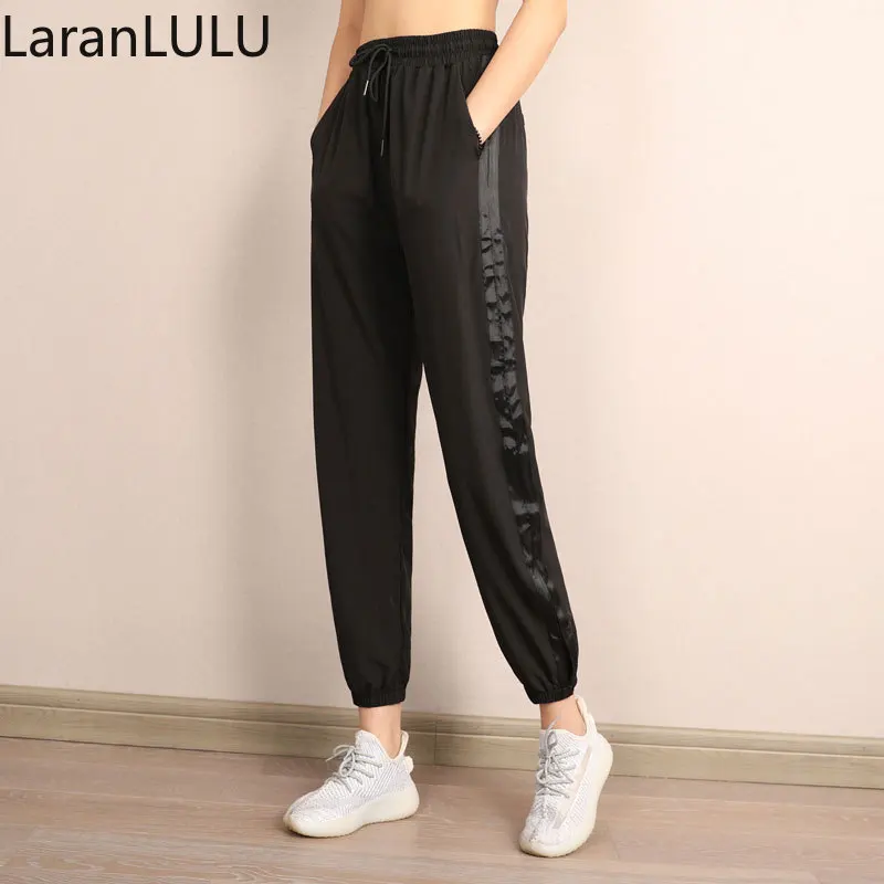 

2022 Женские повседневные спортивные брюки большого размера, женские штаны для бега, свободные брюки в полоску для фитнеса, тренировок в трен...