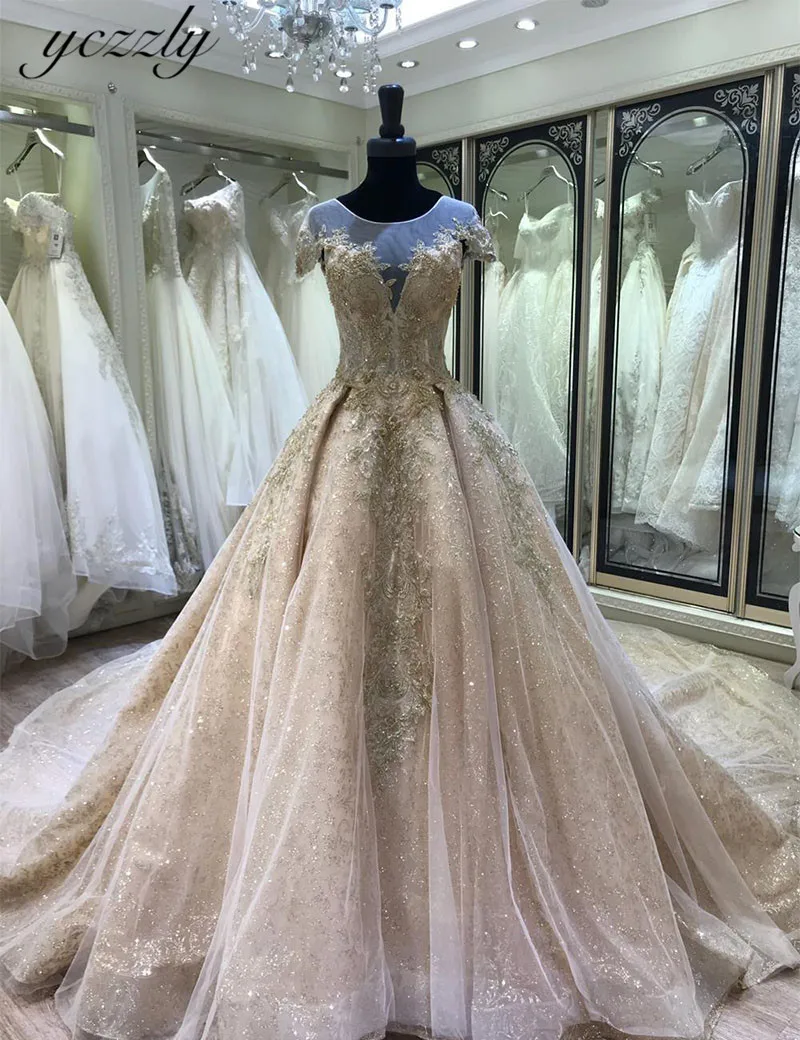 Роскошное блестящее бальное платье свадебное с кружевом и бисером рукавами