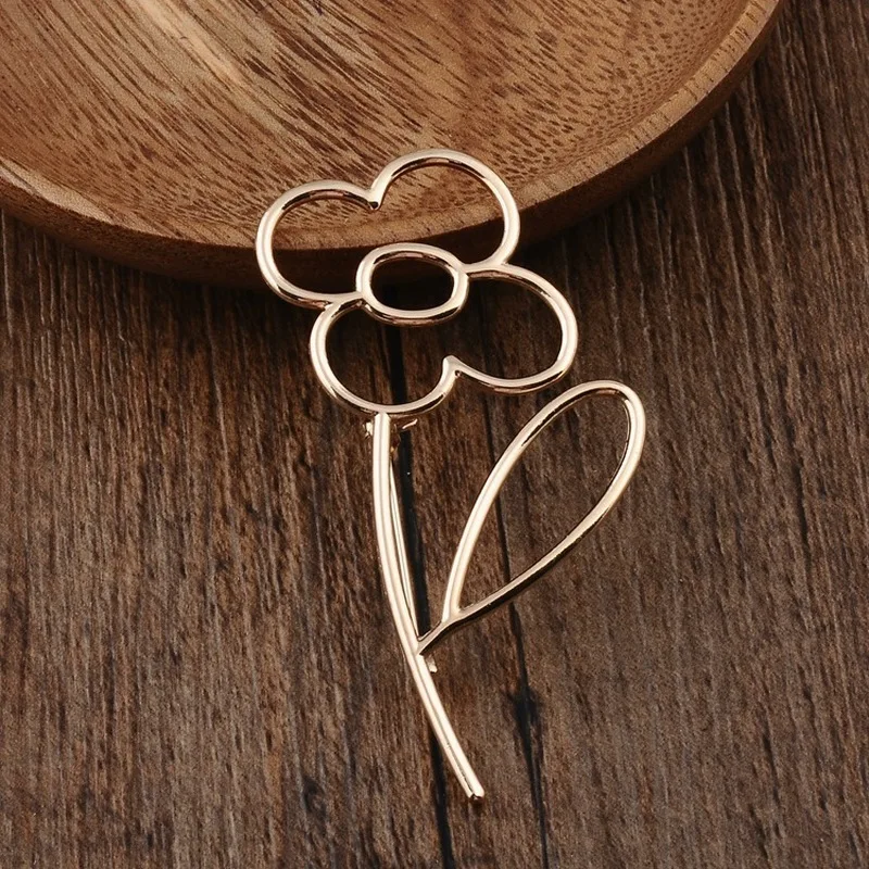 

Korean Gold Alloy Empty Flower Brooch Jewelry Luxury Cardigan Shawl Scarf Buckle Lapel Pin Fashion Wedding Clothing Accessories