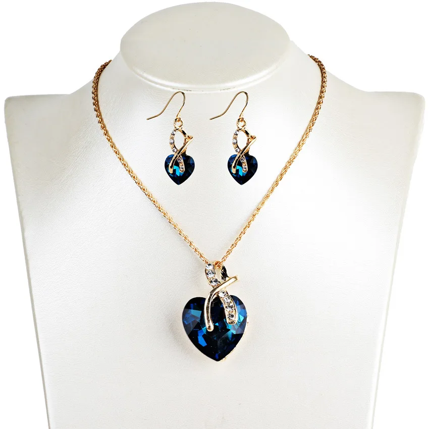 Набор ювелирных изделий ожерелье и серьги с кристаллами в виде сердца из горного