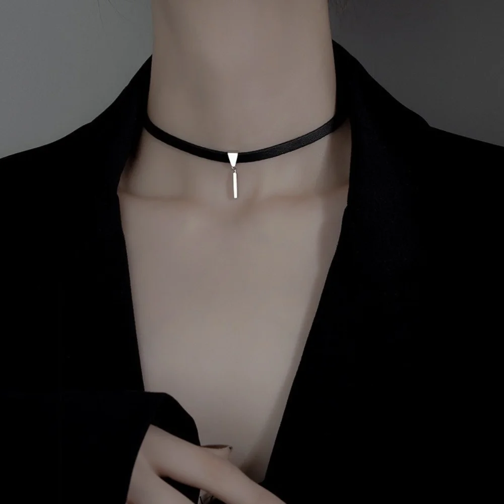 Collar de cadena de clavícula para mujer, nuevo diseño Simple, palabra fresca y lujosa, Cinta Negra,