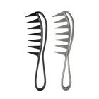 Пластиковая расческа с широкими зубьями в виде акулы