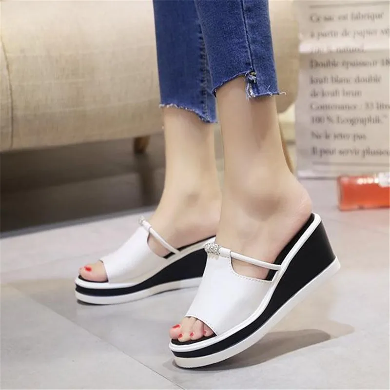 Женские кожаные босоножки на танкетке элегантные Босоножки с открытым носком и