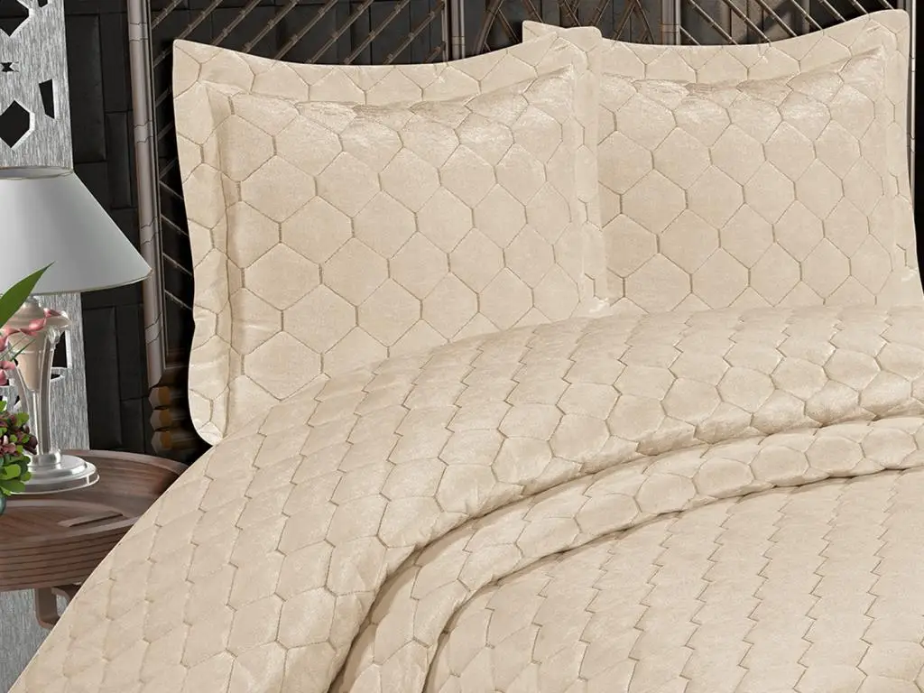 

Lizbon Quilted Double Bed Cover Cream