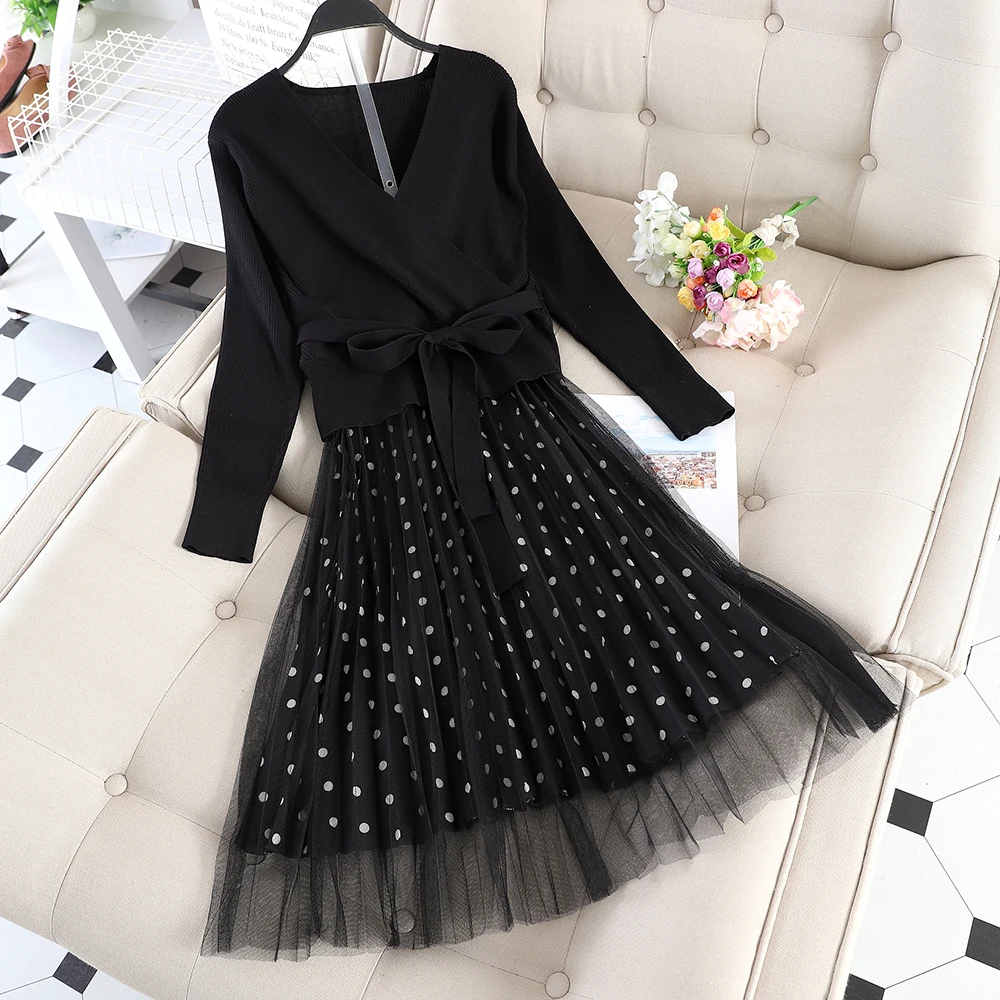 Женский комплект из двух предметов Однотонный свитер с поясом и юбка в горошек