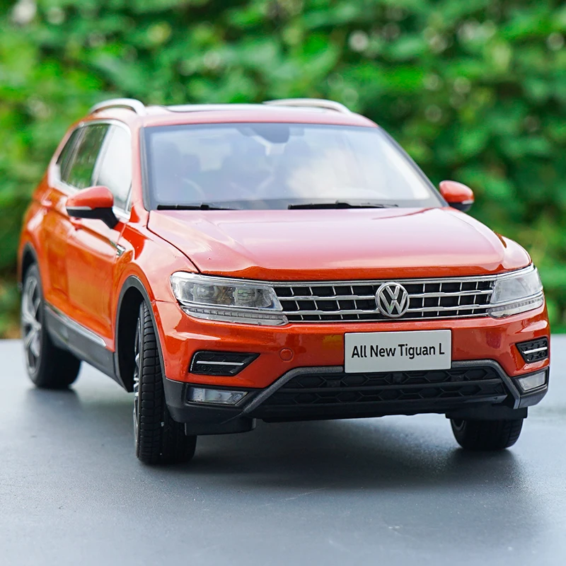 Модель автомобиля из сплава TIGUAN L 2017 1:18 оригинал литый металлический автомобиль