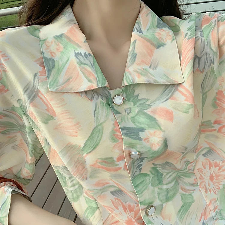 

Retro Style Loose Painting Flower Essence