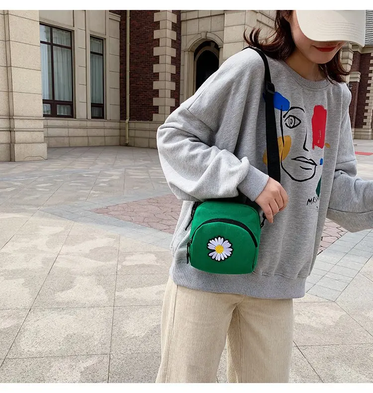 

Cartoon Bags Small Daisy Canvas Small Square Bag Female Mini Messenger Bag Are Simple Shoulder Bag Designer Bags Luxury