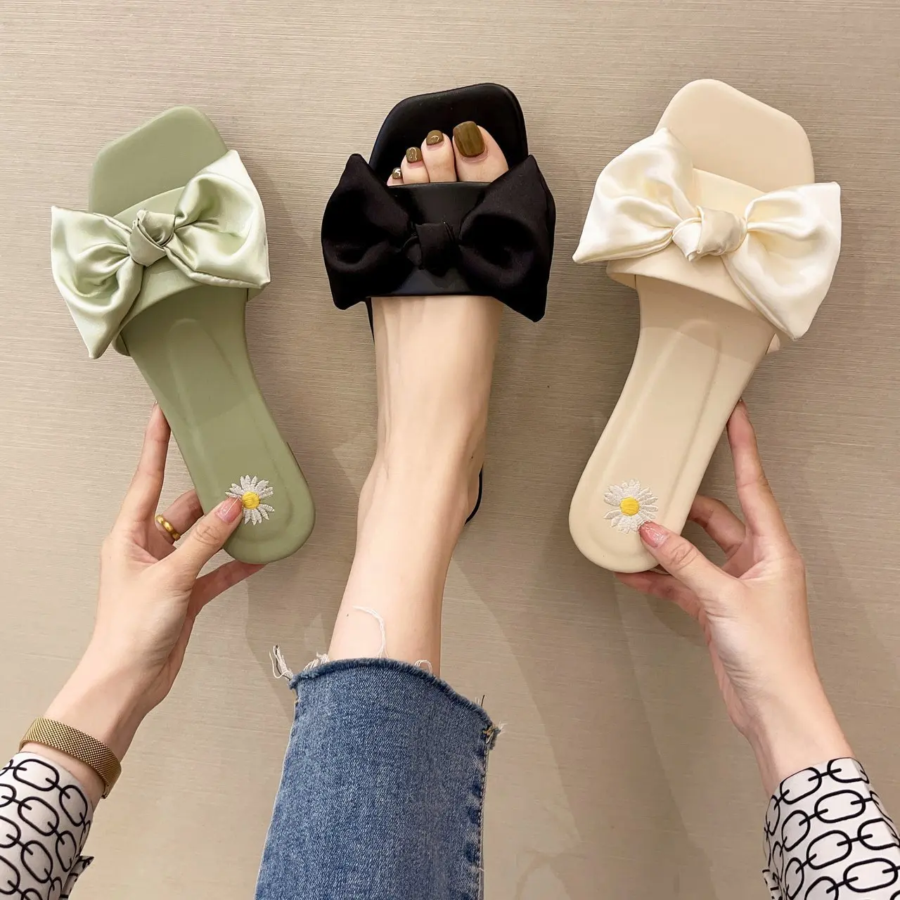 

Female Shoes Summer Clogs Woman Slippers Flat Low Luxury Slides Butterfly-Knot 2021 Beach Designer Butterfly-knot Basic PVC Fabr