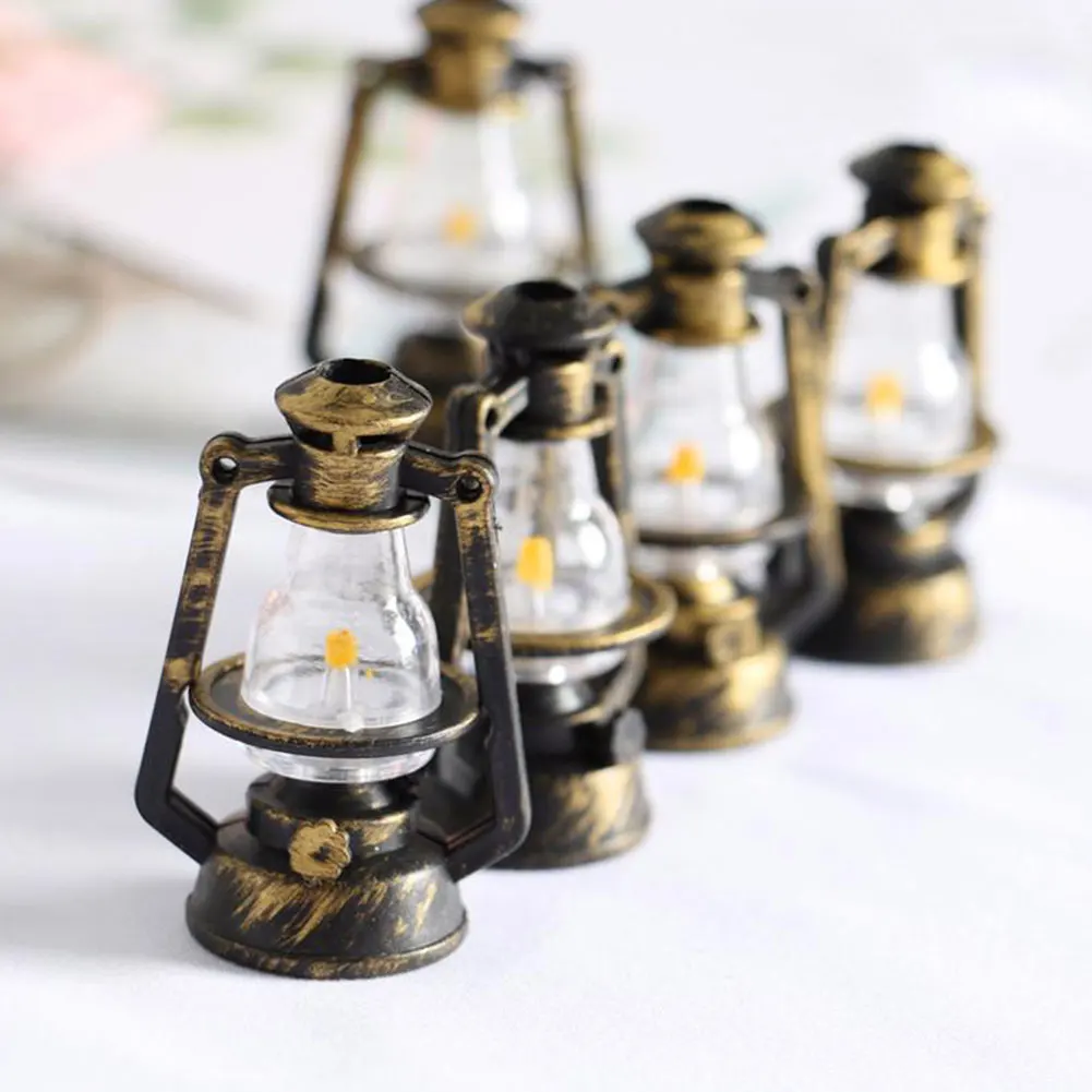 

4PCS Dollhouse Miniature Lantern Retro Kerosene Lamp Dummy Kerosene Light Decor Accessories Craft Kids boys Girls Toy