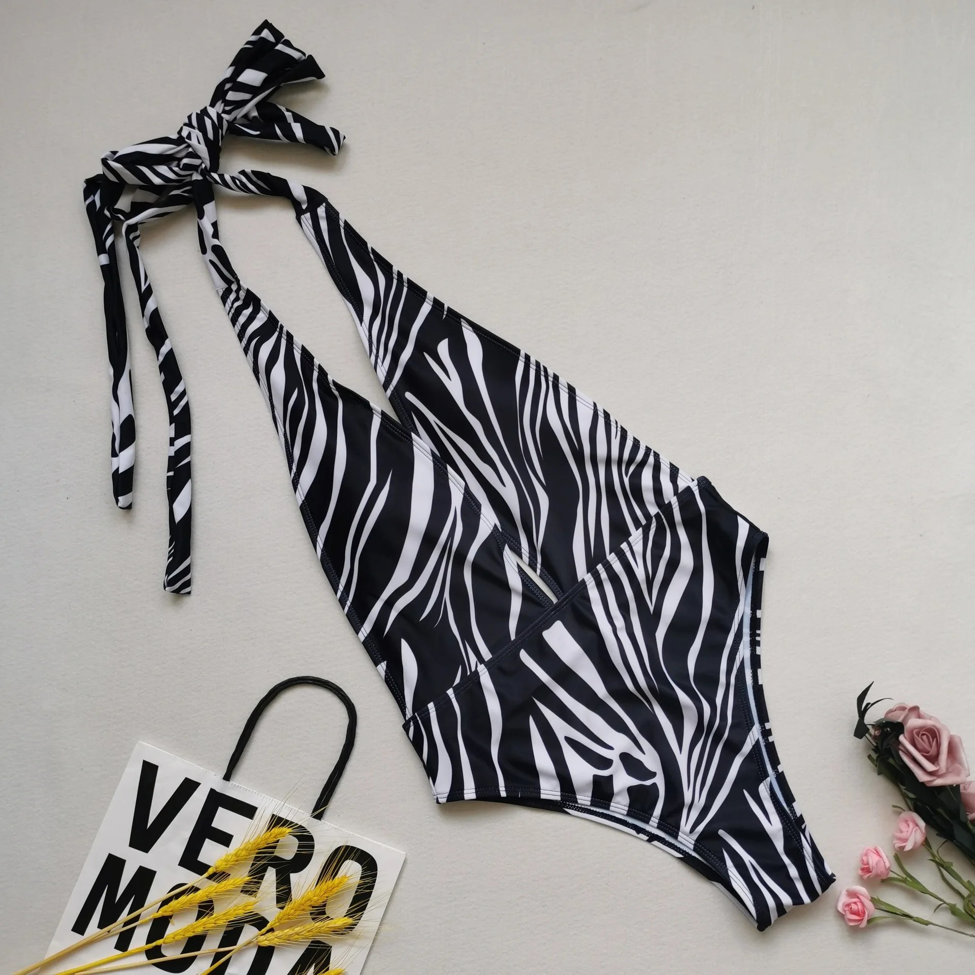 

New One Piece Plus Size Swimwear Women Halter Hot Monokini Swimsuit Push Up Bathing Suit Sexy 2021 High Waist Body
