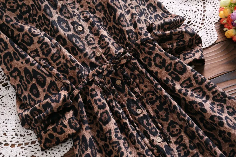 Женское длинное платье рубашка с леопардовым принтом на шнуровке элегантное