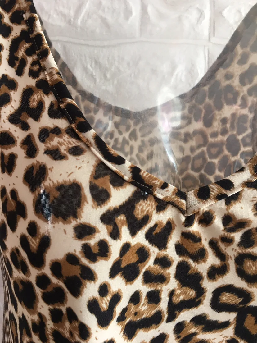

Spring and summer new women's t-shirt fashion sexy stitching sleeveless V-neck leopard print V-neck sling all match vest