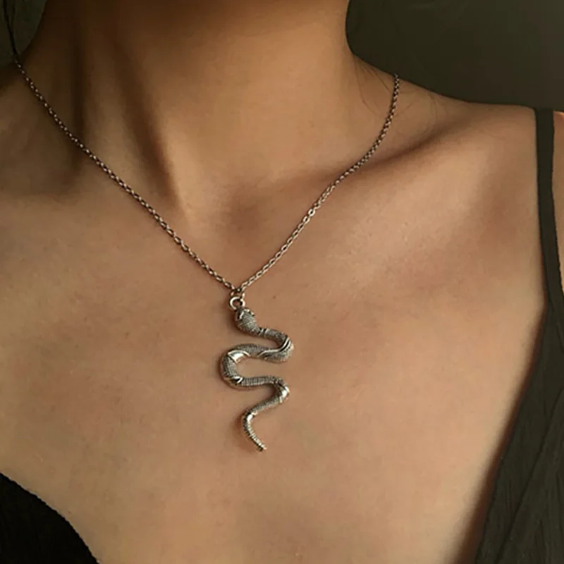 

2020 Animal Snake Necklace for Women Cute Snake Pendant Necklaces Minimalist Alloy Jewelry Gift Shiny Chain Necklace