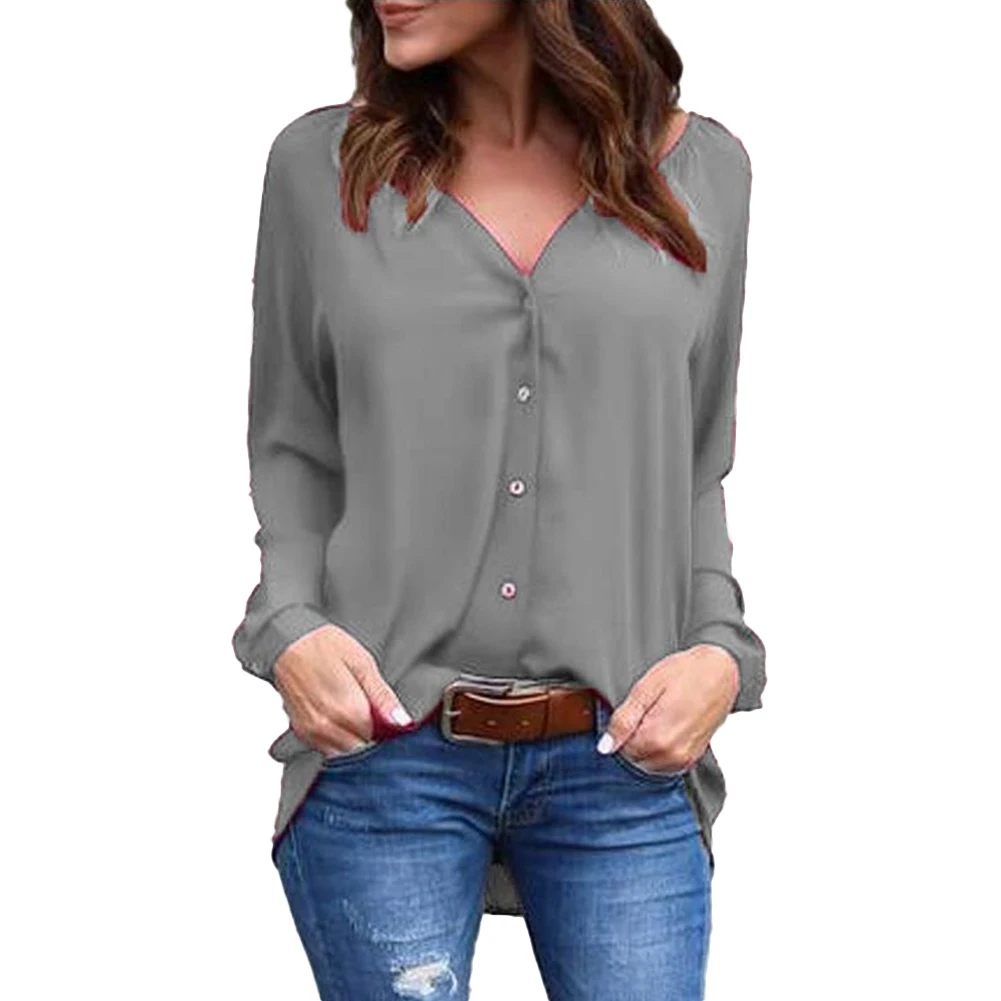 Однотонная плиссированная рубашка с v-образным вырезом и пуговицами длинным