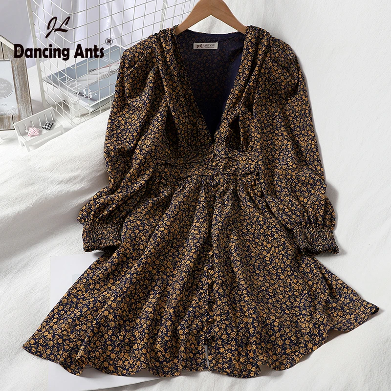 Осеннее женское платье трапециевидной формы с v-образным вырезом длинным пышным