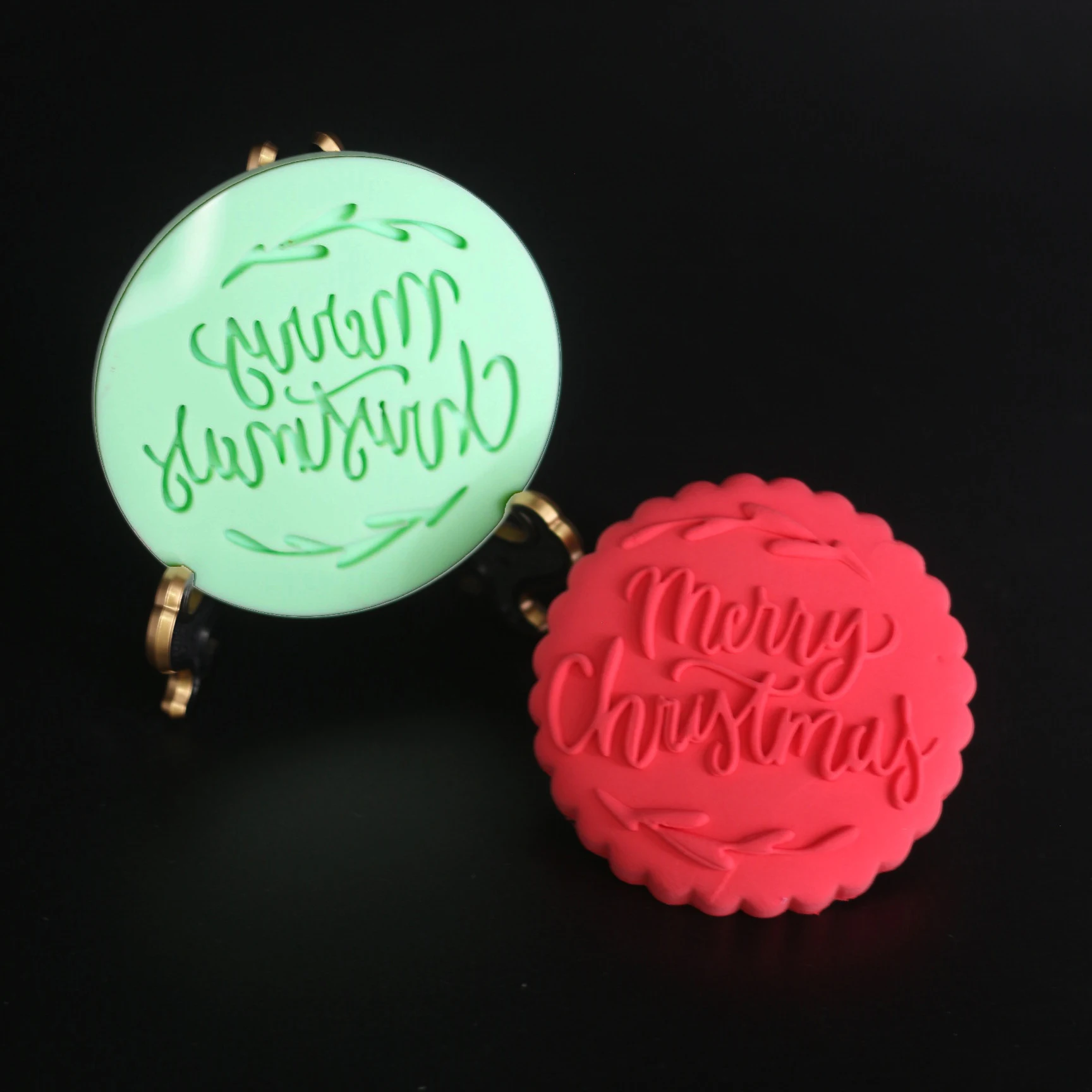 

Acrylic Merry Christmas Letter Embossed Mold 8cm Round Mold Cake Cookie Xmas Stamp Cutter Fondant Cake Decorating Tools