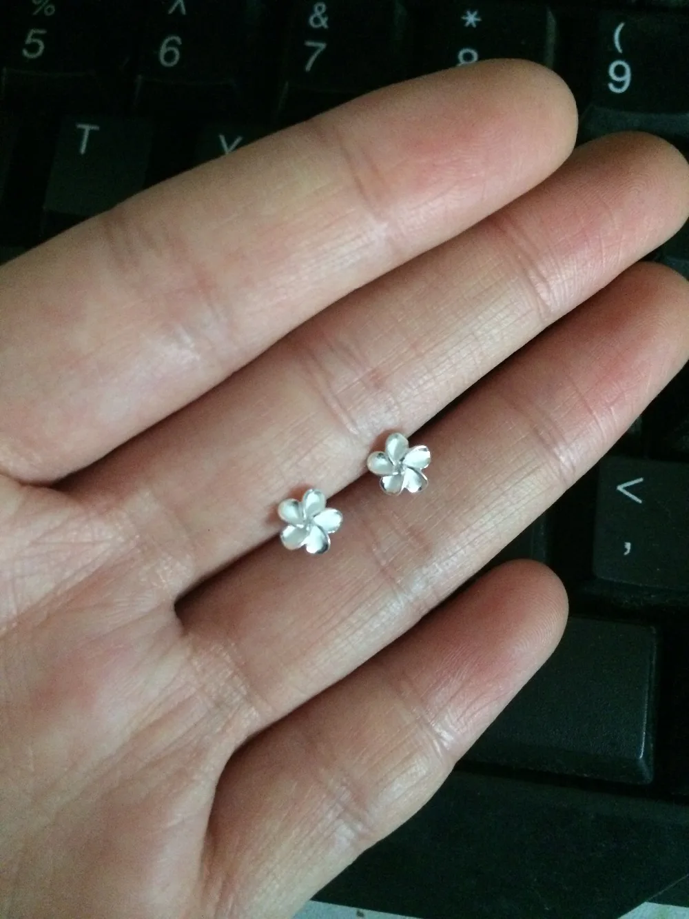 Маленький/9 мм новый. 925 пробы серебряные ювелирные изделия и белой эмалью в виде