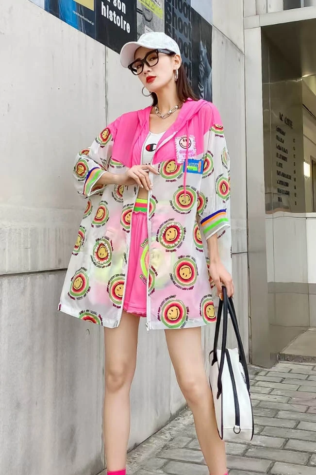 

Vefadisa Fashion Tide Women Chic Sun Protection Coat 2021 Summer Thin Coat Women Cartoon Printed Coat Hooded ZQY102C